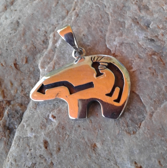 Sterling Silver Bear Fetish with Kokopelli pendant - Picture 2 of 7